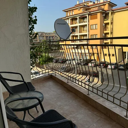 студио мая * Σάνι Μπιτς