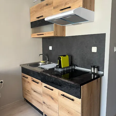 студио мая ساني بيتش